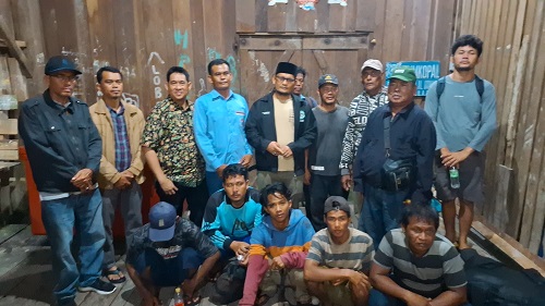 Para nelayan asal Bagansiapiapi, Rohil yang dipulangkan usai diamankan otoritas Malaysia.(foto: afrizal/halloriau.com)