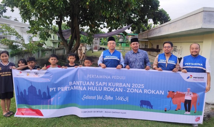 PHR bersama keluarga besar pekerja menyalurkan 192 ekor sapi kurban untuk masyarakat di sekitar operasi Zona Rokan (foto/ist)
