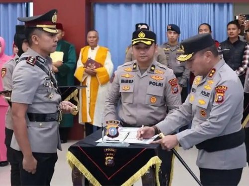 Kapolda Riau Irjen Pol Herry Heryawan pimpin sertijab 6 pejabat.