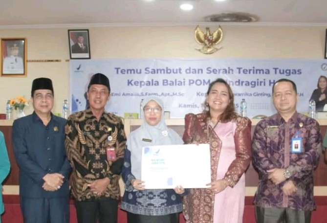 Serah terima tugas Kepala Balai POM di Inhu (foto/andri)