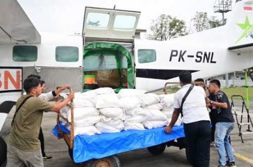 Proses penyemaian garam untuk OMC di Riau.(foto: int)