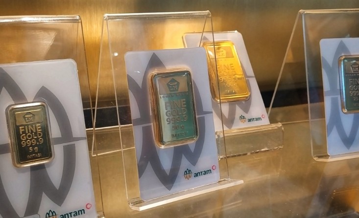 Harga emas batangan Antam di Pekanbaru anjlok hari ini (foto/riki)