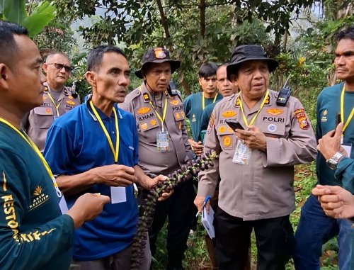 Polda Riau latih warga Bukit Rimbang-Bukit Baling budidaya aren (foto/ist)