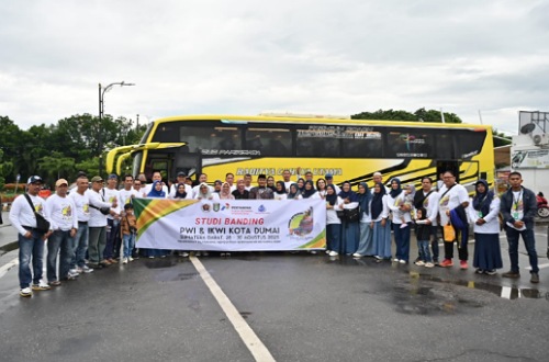 Rombongan PWI Dumai melakukan studi banding ke Bukittinggi.(foto: bambang/halloriau.com)