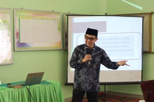 Kabid Penyelenggaraan Haji dan Umrah Kanwil Kemenag Riau, Defizon. (Foto: Int)