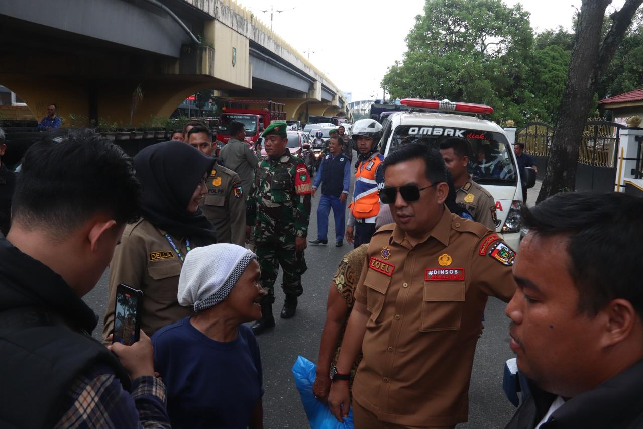 Perketat penataan kota, ratusan Gepeng dipulangkan ke daerah asal (foto/dini)