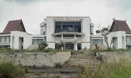 Gedung eks IPDN di Rohil disiapkan untuk pembangunan gedung Sekolah Garuda (foto/tribunpku)