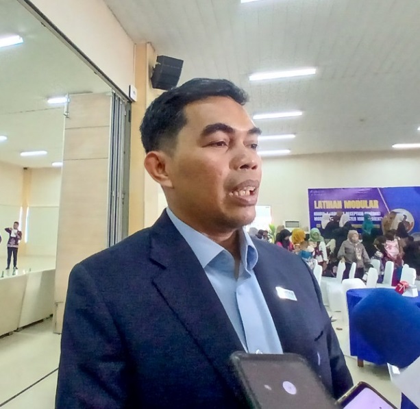 General Manager Bandara SSK II Pekanbaru, Achmad.