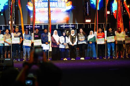 Jalur Bintang Emas Cahaya Intan Kuansing 2023 menjadi juara Festival Pacu Jalur 2025. (Foto: Media Center Riau)