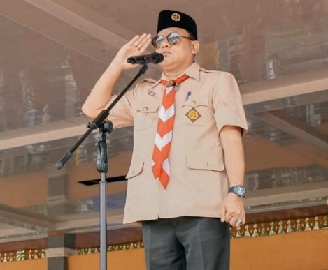 Bupati Kuantan Singingi Suhardiman Amby memimpin upacara Hari Pramuka ke-64 di Teluk Kuantan.