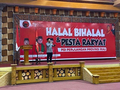 Gubri, Abdul Wahid hadiri halal bihalal PDI-Perjuangan di Pekanbaru (foto/Yuni)