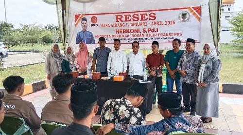 Reses anggota DPRD Rohil dari Fraksi PKS, Herkoni di Bangko.(foto: afrizal/halloriau.com)