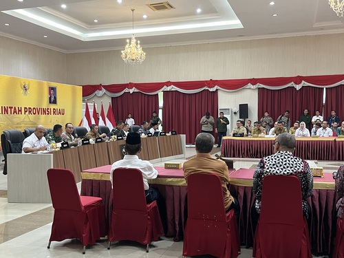 Pemprov Riau meminta seluruh anggota dewan untuk hadir di kantor DPRD hari ini. (Foto: Sri Wahyuni)