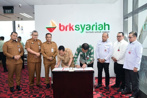 BRK Syariah dan Pemkab Rohil melakukan MoU untuk memperkuat sinergi layanan perbankan. (Foto: Sri Wahyuni)