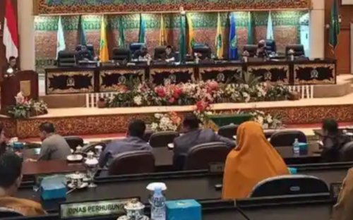 Paripurna pengesahan APBD-P Riau 2026.(foto: tribunpekanbaru.com)