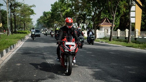 PT CDN Riau mengampanyekan makna kemerdekaan sejati dalam berkendara dengan #Cari_Aman. (Foto: Istimewa)