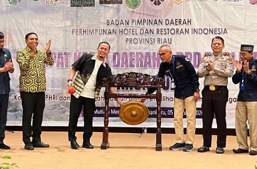 Walikota Pekanbaru, Agung Nugroho hadiri pembukaan Rakerda II BPD PHRI Riau 2026.(foto: tribunpekanbaru.com)