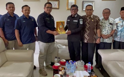 Kunjungan Bupati Pelalawan, Zukri ke Agrinas Palma Nusantara.(foto: andi/halloriau.com)