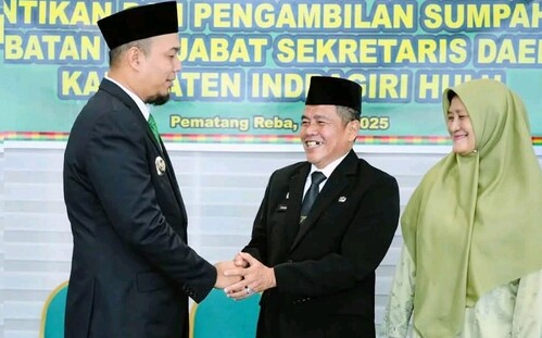 Bupati Inhu, Ade Agus Hartanto lantik Syahruddin sebagai Pj Sekda Inhu. (Foto: Andri Subakti)