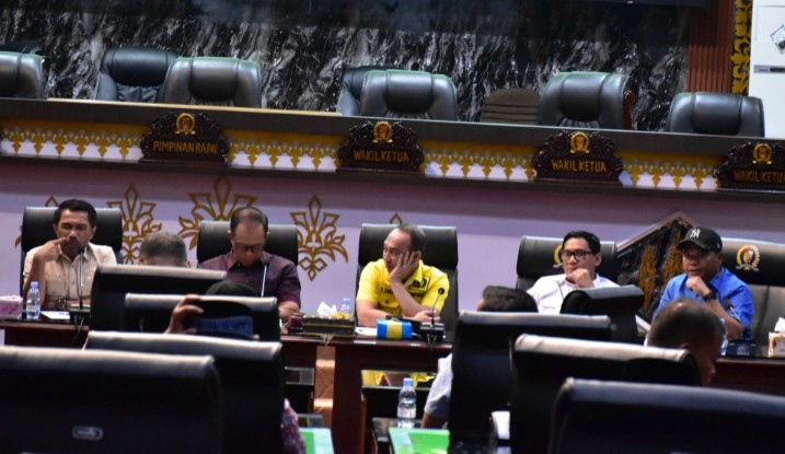 RDP Komisi I DPRD Pekanbaru dengan Al Fatihah terkait izin dan Amdal Lalin (foto/mimi)