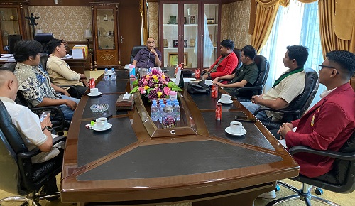 Cipayung Plus temui Ketua DPRD Riau, Kaderismanto mendesak pembentukan Pansus defisit APBD Riau 2024.(foto: barkah/halloriau.com)
