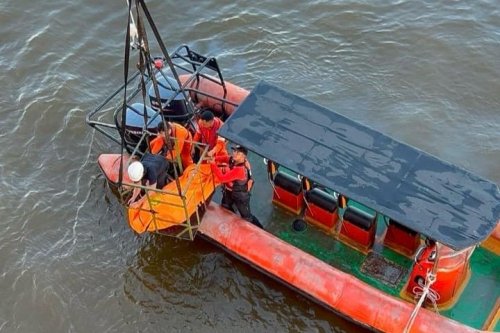 Basarnas Pekanbaru evakuasi jenazah kru MT Pancaran Agility yang meninggal di Selat Rupat ke RSUD Dumai (foto/int)