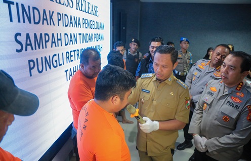 Polresta Pekanbaru ungkap tiga kasus terkait sampah dan pungli, salah satu tersangka mantan THL DLHK (foto/dini)