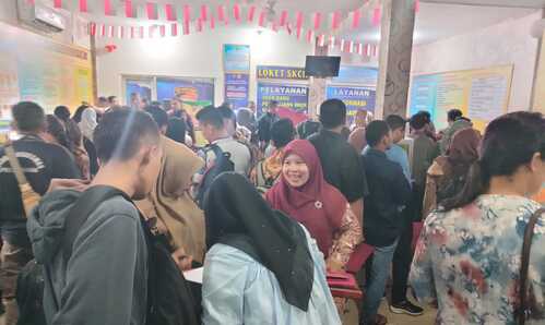 Honorer P3K di Pelalawan menghadapi antrean panjang saat mengurus SKCK. (Foto: Andi Indrayanto)