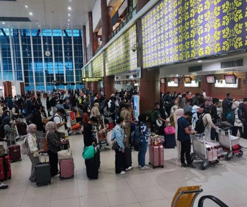 Terlihat kepadatan di Bandara SSK II Pekanbaru.