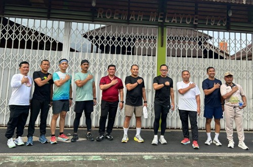 Gubernur Riau, Abdul Wahid bersama Wamendagri saat lari bersama.(foto: mcr)