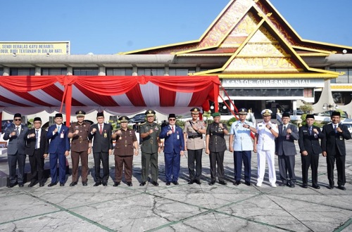 Peringatan Hari Otda ke-30 di halaman Kantor Gubernur Riau.(foto: mcr)