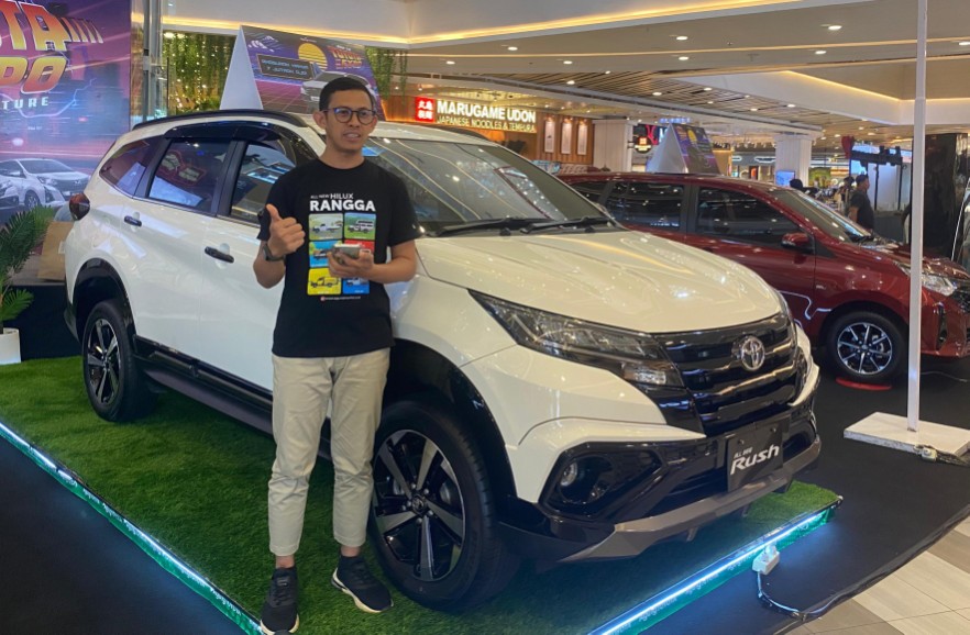 Agung Toyota gelar pameran di Living World Pekanbaru (foto/Fitri)

