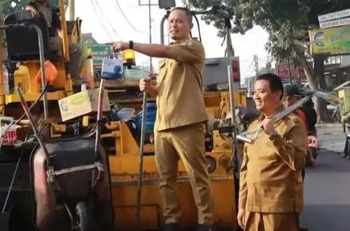 Walikota Pekanbaru, Agung Nugroho dan Wakil Walikota Pekanbaru, Markarius Anwar.(foto: int)