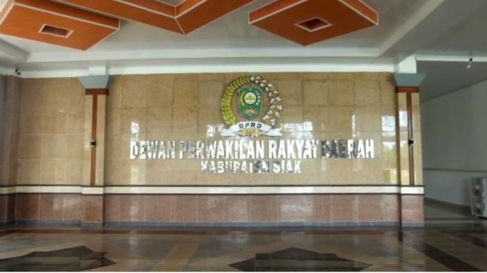 Ilustrasi Gedung DPRD Siak sepi, ternyata para wakil rakyat diam-diam Kunker ke Bali (foto/tribunpku)