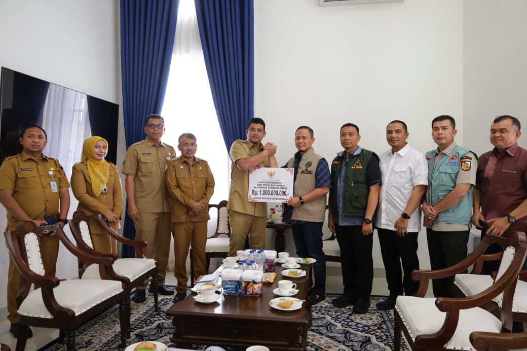Gubsu Bobby saat menerima kunjungan resmi Wako Pekanbaru, Agung Nugroho beserta jajaran di Rumdin Gubernur Sumut, Medan (foto/ist)