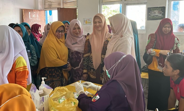 Sulastri Agung dorong edukasi gizi dan kesehatan reproduksi remaja putri (foto/dini)