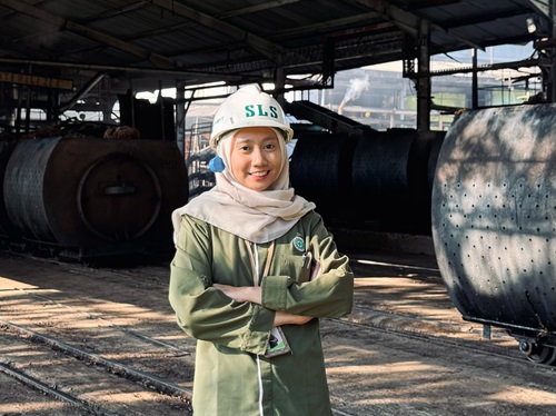 Asisten pabrik perempuan PT SLS, Alifah (foto/andy)