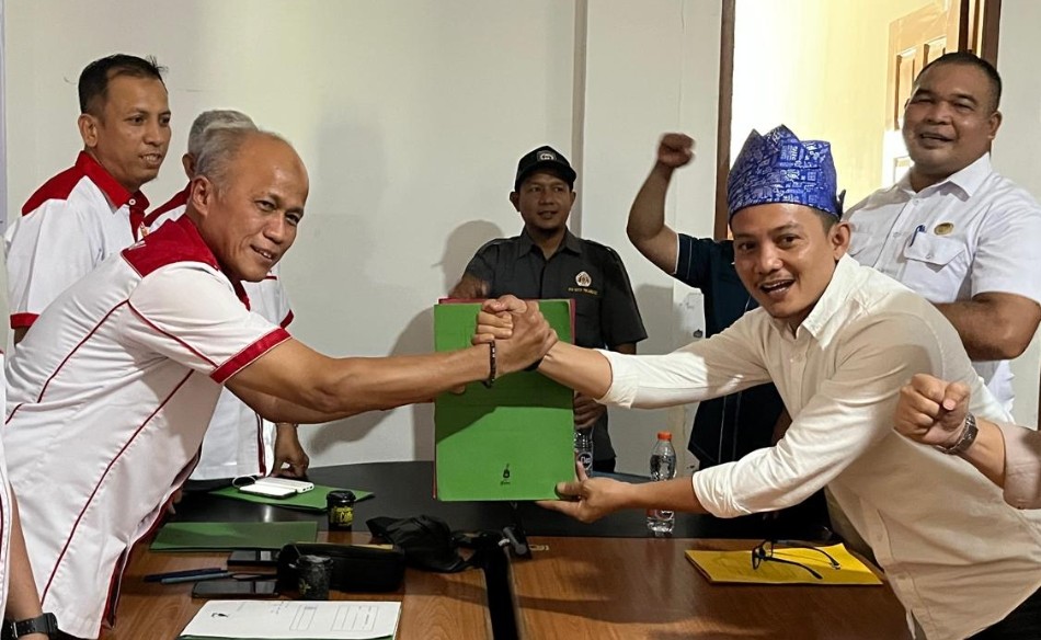 Achmad Faisal Reza menjadi pendaftar pertama Calon Ketum KONI Pekanbaru (foto/Mimi)