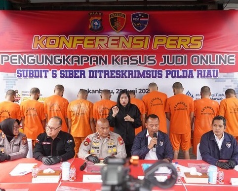 Polda Riau membongkar sindikat judol di Kota Pekanbaru.
