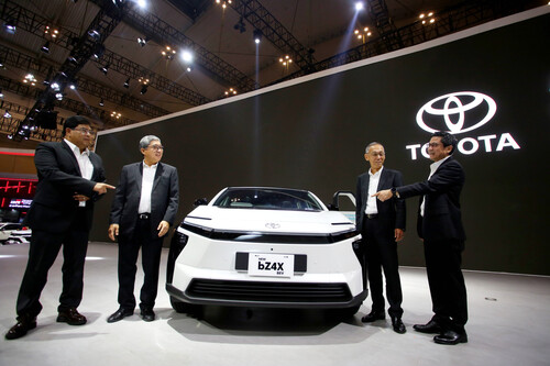 Toyota resmi membuka GIIAS 2025 dengan memperkenalkan bZ4X produksi lokal. (Foto: Istimewa)
