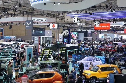 ilustrasi pameran mobil.