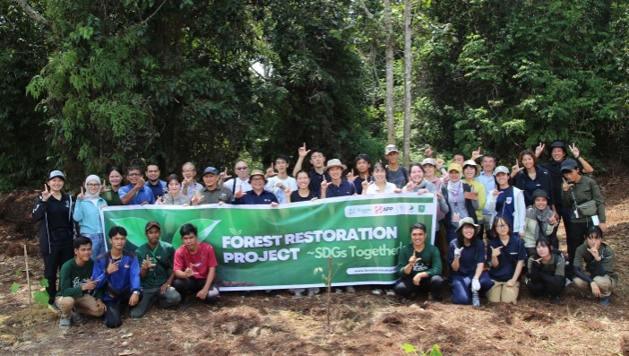Belantara Foundation dan mahasiswa Jepang hijaukan Riau lewat aksi tanam pohon (foto/ist)