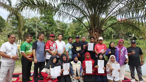 Pemkab Pelalawan mendukung penguatan produk halal, tujuh UMKM terima sertifikat halal BPJPH RI (foto/Andy)