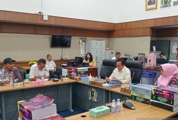 Komisi III DPRD Riau memanggil dua perusahaan sawit di Kampar untuk membahas pajak, CSR, tenaga kerja lokal, dan limbah.