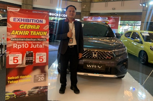 Sales Marketing Honda SM Amin, Dolly.(foto: fitri/halloriau.com)