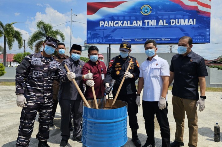 TNI AL Dumai musnahkan 48,54 Kg sabu, Menkopolhukam pimpin secara daring dari Lantamal IV Batam (foto/bambang)