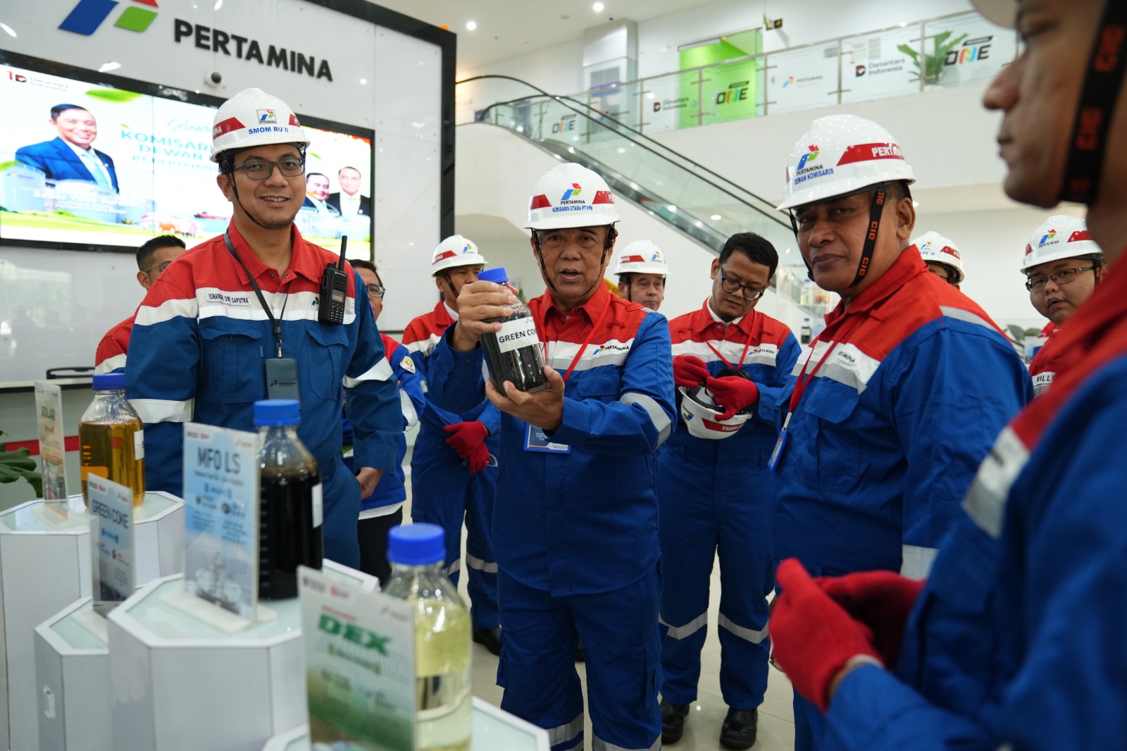 Komut PT PPN, Sabar Yudo meninjau operasional Kilang Pertamina Dumai (foto/ist)