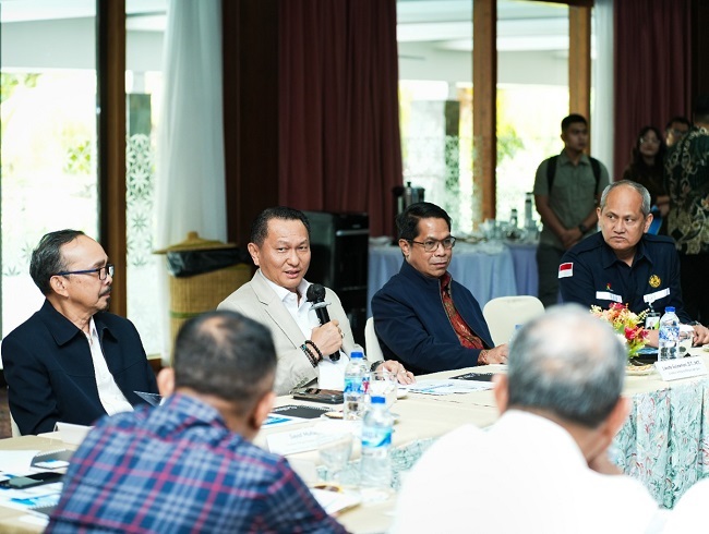 Ketua Komisi XII DPR RI, Bambang Patijaya bersama sejumlah anggota melakukan Kunjungan Kerja Spesifik Komisi XII DPR RI di Wilayah Kerja (WK) Rokan, Riau, Jumat (23/1/2026).