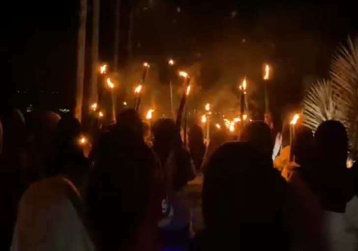 Semarak takbiran di Agam, warga Sungai Batang merayakan Idulfitri dengan pawai obor (foto/fitri)