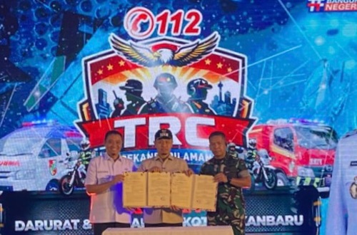 Walikota Pekanbaru, Agung Nugroho dan Wakil Walikota Pekanbaru, Markarius Anwar saat peluncuran TRC 112 Aman.(foto: tata/halloriau.com)